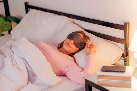 睡眠中の女性